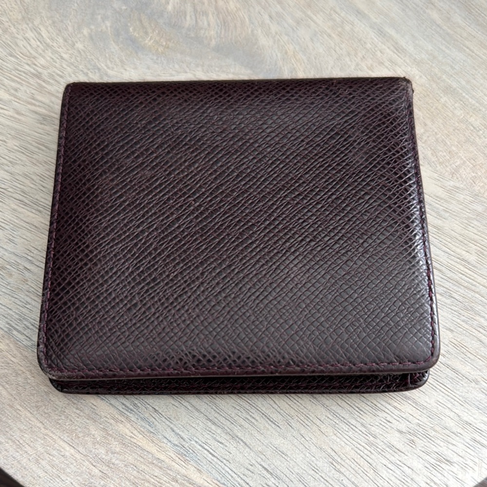 Louis Vuitton Pre owned Men’s Authentic 1999 Taiga Leather Wallet Code V10042 - Picture 3 of 13